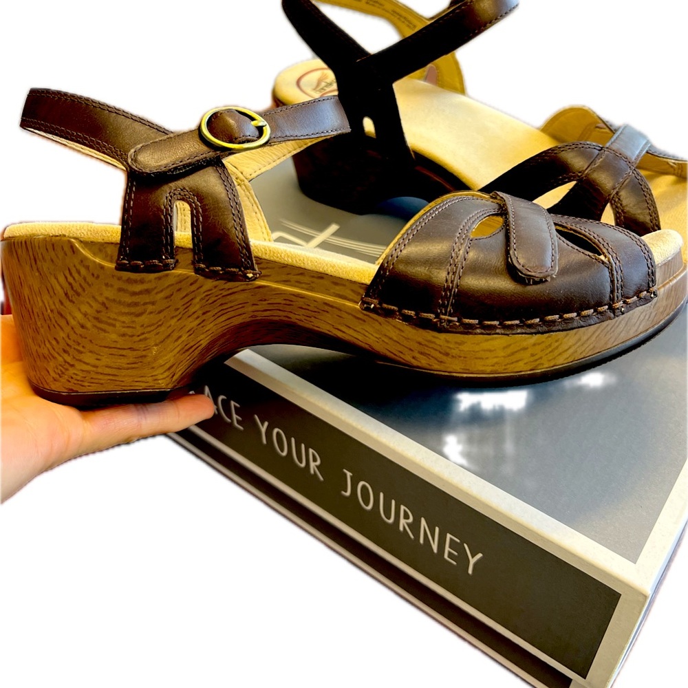 Dansko brand new style: season vintage pull up color: teak size 39
